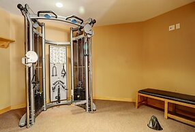 Amazing Condo Center Village Unit, Short Walk to American Eagle - PP31