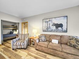 Amazing Condo Center Village Unit, Short Walk to American Eagle - PP31