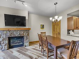 Amazing Condo Center Village Unit, Short Walk to American Eagle - PP31