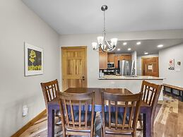 Amazing Condo Center Village Unit, Short Walk to American Eagle - PP31