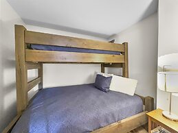 Amazing Condo Center Village Unit, Short Walk to American Eagle - PP31