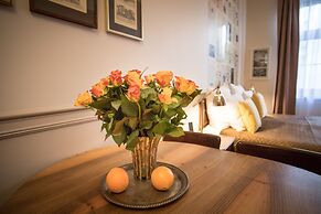 Scharffenberg Apartments Main Square