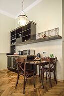 Scharffenberg Apartments Main Square