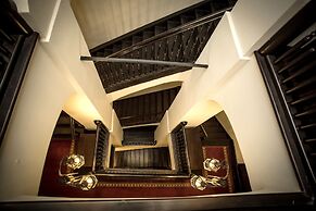 Scharffenberg Apartments Main Square