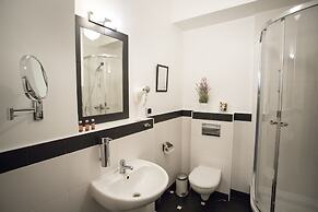 Scharffenberg Apartments Main Square