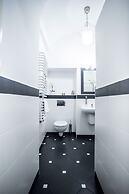 Scharffenberg Apartments Main Square