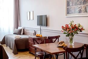 Scharffenberg Apartments Main Square