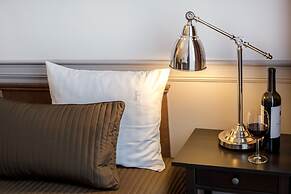 Scharffenberg Apartments Main Square