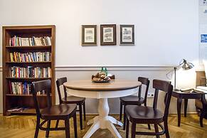 Scharffenberg Apartments Main Square