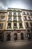 Scharffenberg Apartments Main Square