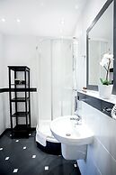 Scharffenberg Apartments Main Square