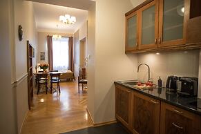 Scharffenberg Apartments Main Square