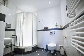 Scharffenberg Apartments Main Square