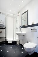 Scharffenberg Apartments Main Square