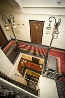 Scharffenberg Apartments Main Square