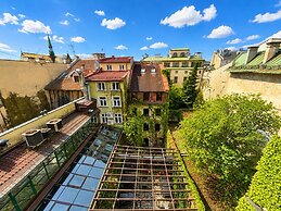 Scharffenberg Apartments Main Square