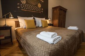 Scharffenberg Apartments Main Square