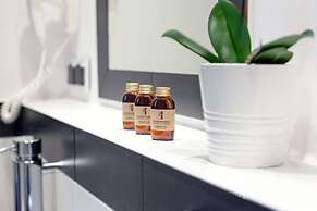 Scharffenberg Apartments Main Square