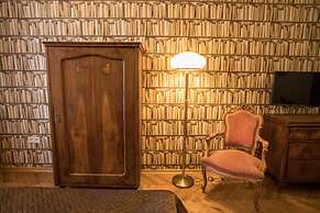 Scharffenberg Apartments Main Square