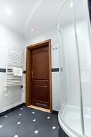 Scharffenberg Apartments Main Square