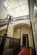 Scharffenberg Apartments Main Square