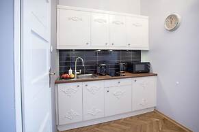 Scharffenberg Apartments Main Square