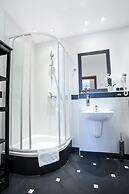 Scharffenberg Apartments Main Square