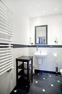 Scharffenberg Apartments Main Square