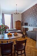 Scharffenberg Apartments Main Square