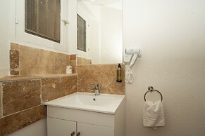 Marina Hotel Club