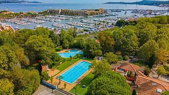 Marina Hotel Club
