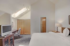 Perfectly Located 2 Story 2br 2ba Close To Lifts + Downtown 1 Bedroom 