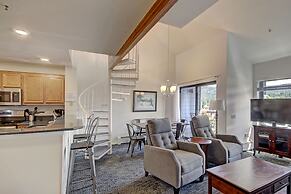 Perfectly Located 2 Story 2br 2ba Close To Lifts + Downtown 1 Bedroom 