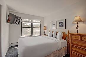 Perfectly Located 2 Story 2br 2ba Close To Lifts + Downtown 1 Bedroom 