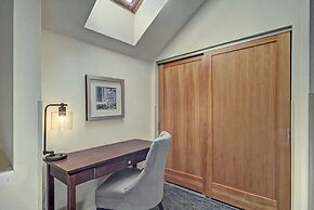 Perfectly Located 2 Story 2br 2ba Close To Lifts + Downtown 1 Bedroom 