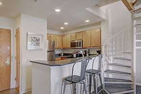 Perfectly Located 2 Story 2br 2ba Close To Lifts + Downtown 1 Bedroom 