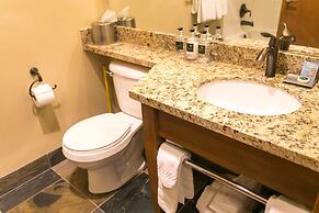 Spacious Unit Mountain Getaway with Firepace by RedAwning - Save 20% o