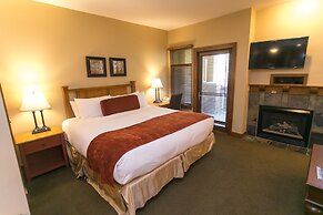 Spacious Unit Mountain Getaway with Firepace by RedAwning - Save 20% o