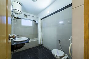 Hotel Raj Comforts - Golf View