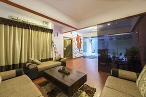 Hotel Raj Comforts - Golf View