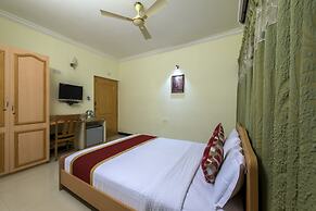 Hotel Raj Comforts - Golf View