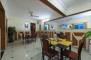 Hotel Raj Comforts - Golf View