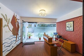 Hotel Raj Comforts - Golf View