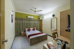Hotel Raj Comforts - Golf View