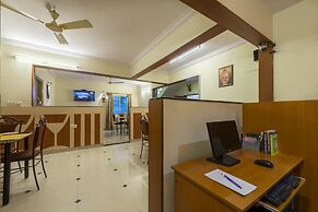 Hotel Raj Comforts - Golf View