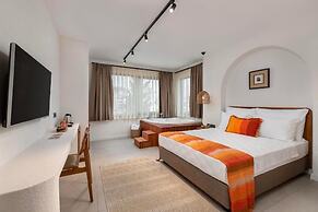 Azuu Hotel