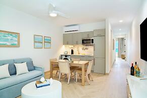 Beachfront at Windsong on the Reef