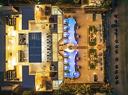 Beachfront at Windsong on the Reef