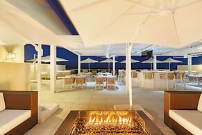 Beachfront at Windsong on the Reef