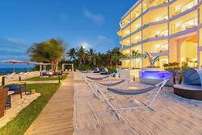 Beachfront at Windsong on the Reef